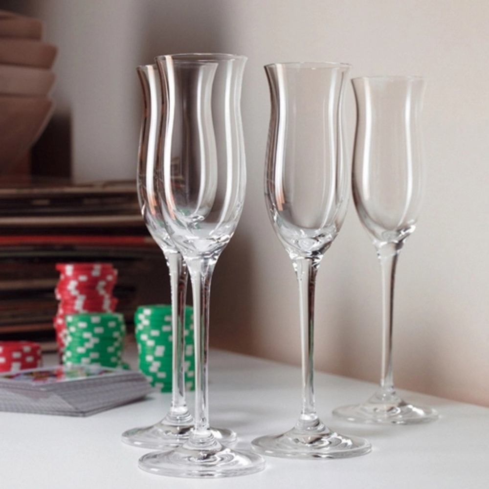 Like New Set Of 4 Clear Glass Tulip-shaped Champagne Flutes Or Liqueur Glasses